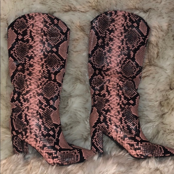 🎉Host Pick🎉NEW Marc Fisher UDay Western Boot - Picture 3 of 10